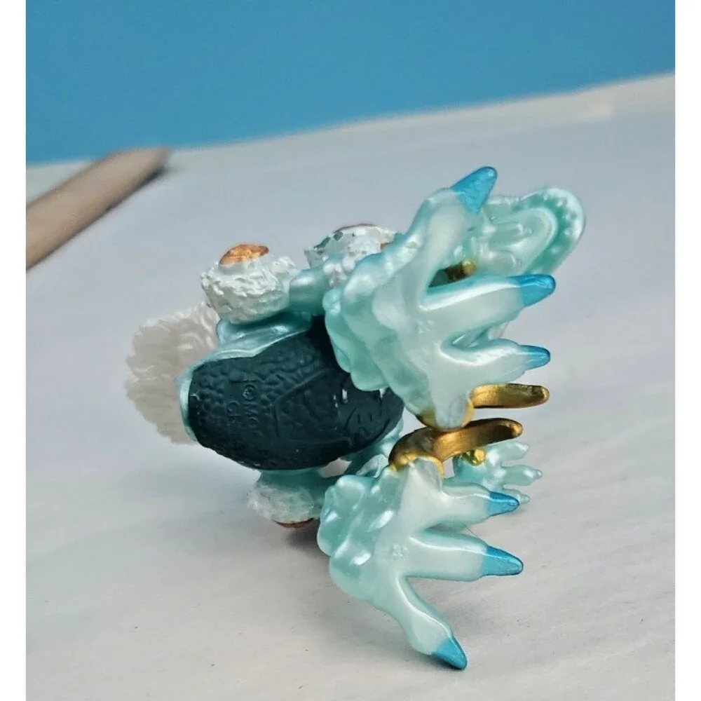 Treasure X Fire vs. Ice Extinct Beasts Frost Smasher Dinosaur Figure Moose Toys